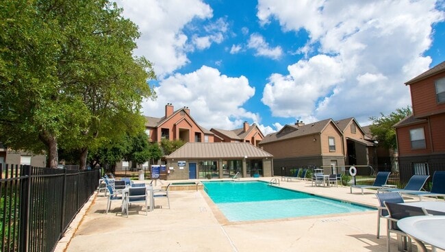 Preserve at Westover Hills in San Antonio, TX - Foto de edificio - Building Photo