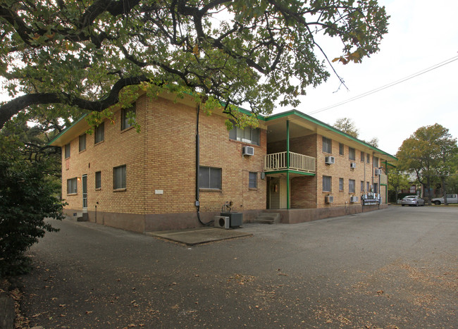 Colonial Apartments in Austin, TX - Building Photo - Building Photo