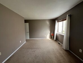 5 Sycamore Dr in Middletown, NY - Building Photo - Building Photo