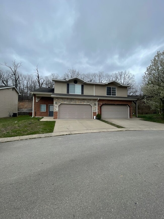155 Hickory Ridge Dr in St. Robert, MO - Foto de edificio - Building Photo