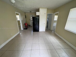 631 NW 22nd Rd in Fort Lauderdale, FL - Building Photo - Building Photo