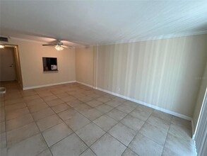 2650 Coconut Bay Ln, Unit 513 in Sarasota, FL - Building Photo - Building Photo