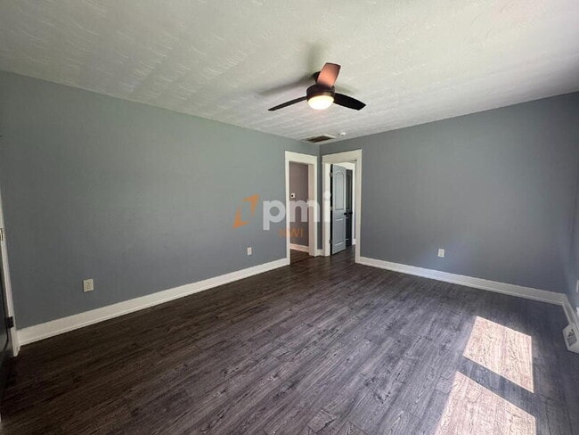 property at 132 S Elgin Ave