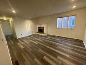 2021 W Twelve Mile Rd in Royal Oak, MI - Building Photo - Building Photo