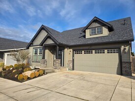 937 Lorella Ave in Eugene, OR - Building Photo