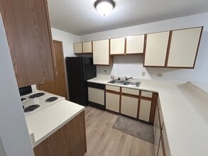 1345 Cunat Ct in Lake In The Hills, IL - Building Photo - Building Photo