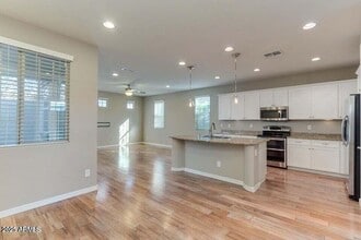 15837 S 11th Way in Phoenix, AZ - Building Photo - Building Photo