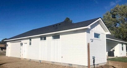 4280 NE Alexander Way in Mountain Home, ID - Building Photo - Building Photo