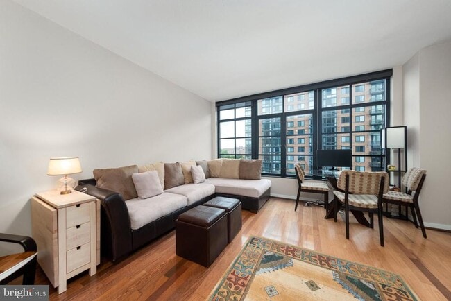 437 New York Ave NW in Washington, DC - Building Photo - Building Photo