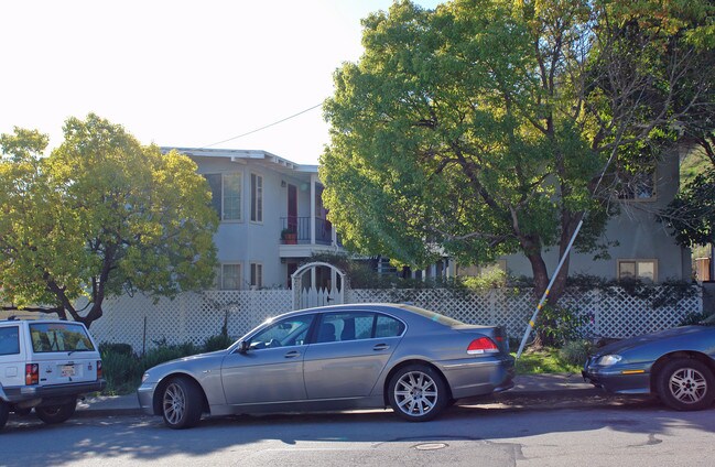 Sa Mona Apartments in San Rafael, CA - Building Photo - Building Photo