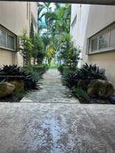 9159 SW 77th Ave in Miami, FL - Building Photo - Building Photo