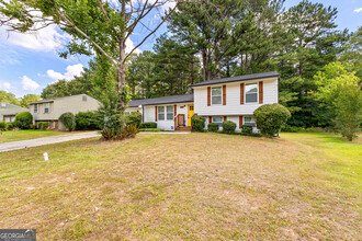 6940 Cainwood Dr in College Park, GA - Building Photo - Building Photo