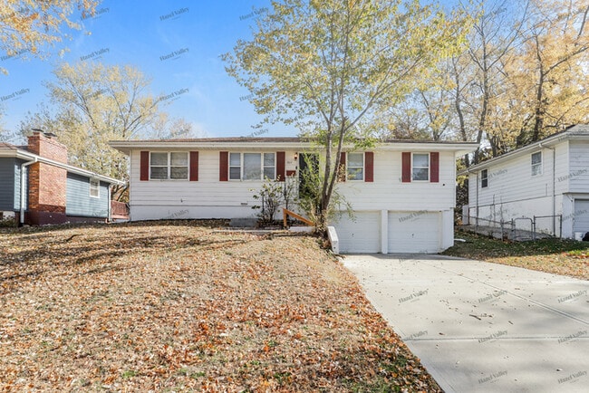 property at 5617 N Smalley Ave