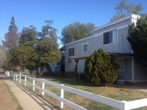 540 S Broadway in Escondido, CA - Foto de edificio - Building Photo