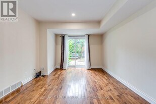 4351 Dublin Crescent in Burlington, ON - Building Photo