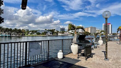 2017 S Ocean Dr in Hallandale Beach, FL - Building Photo - Building Photo