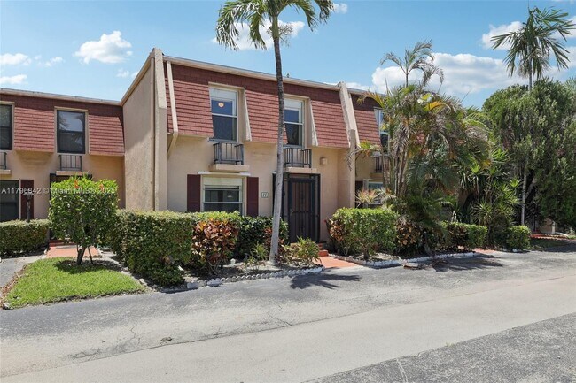 1951 Atlantic Shores Blvd in Hallandale Beach, FL - Building Photo - Building Photo