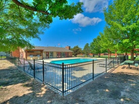 Savannah Ridge in Norman, OK - Building Photo