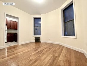 938 Amsterdam Ave in New York, NY - Building Photo - Building Photo