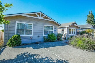 2012 Pinecrest Ave in Coupeville, WA - Building Photo - Building Photo