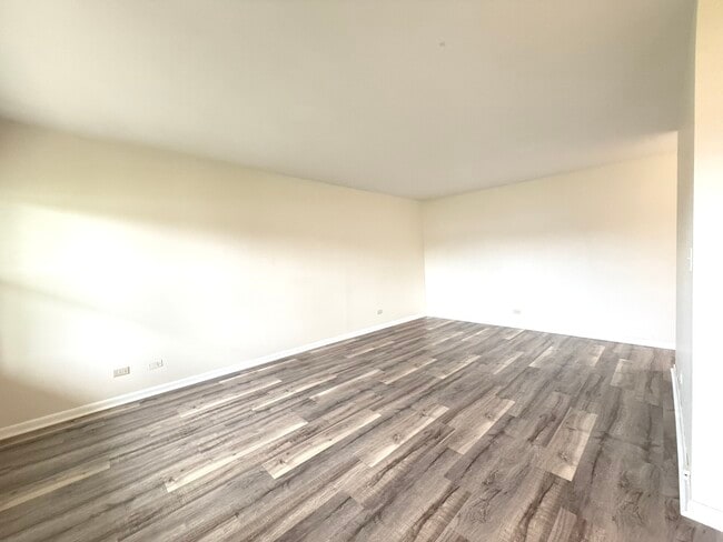 575 Berry Ave in Grayslake, IL - Building Photo - Building Photo