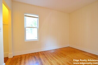6 Smythe St, Unit 2 in Brookline, MA - Building Photo - Building Photo