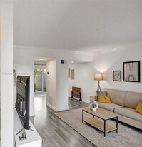 3603 Townhouse Ct in West Palm Beach, FL - Building Photo