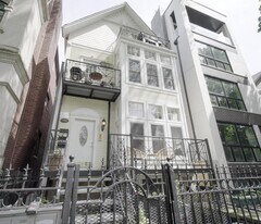 944 W Montana St, Unit garden in Chicago, IL - Building Photo