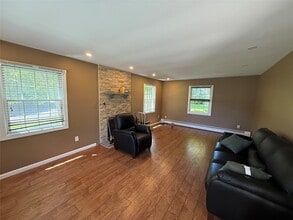 7 Manor Ln in Stony Brook, NY - Building Photo - Building Photo