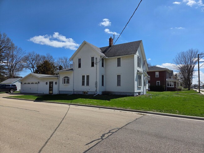 1212 1st Ave in Sterling, IL - Foto de edificio - Building Photo