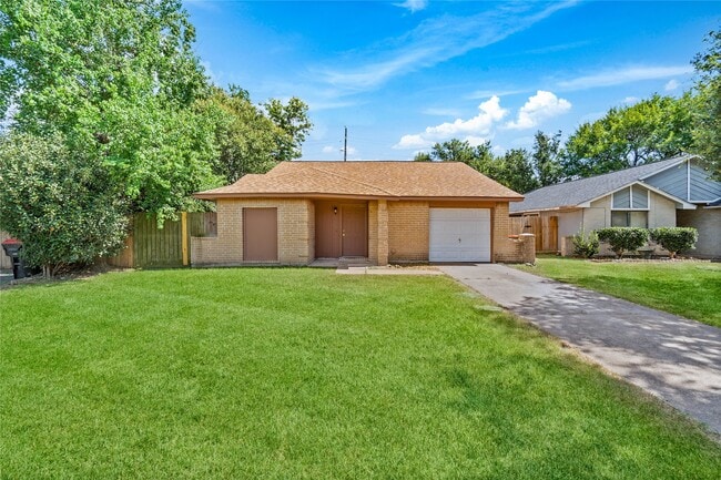 9811 Mill Shadow Dr in Houston, TX - Building Photo - Building Photo