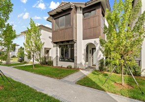 4482 NW 80th Ave in Doral, FL - Building Photo