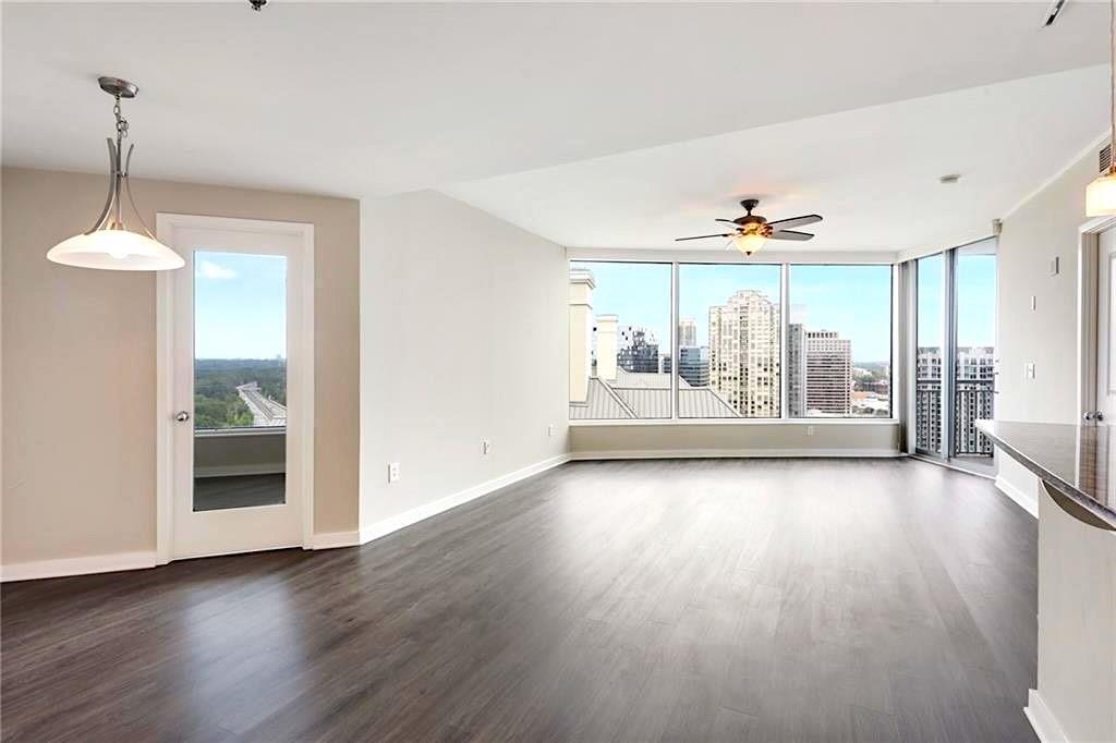 3338 Peachtree Rd NE in Atlanta, GA - Foto de edificio