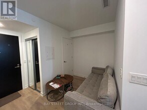 501 Yonge St in Toronto, ON - Building Photo - Building Photo