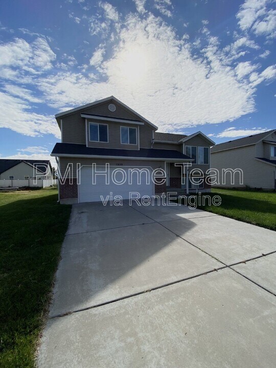 1639 W 600 N in Clinton, UT - Building Photo