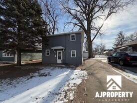 213 W 39th St in Sioux Falls, SD - Building Photo
