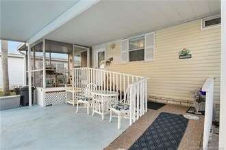 7073 SE Birchwood Ln in Stuart, FL - Foto de edificio - Building Photo