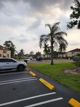 320 Knotty Pine Cir in Greenacres, FL - Building Photo - Building Photo