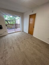 241 SW G St in Grants Pass, OR - Building Photo - Building Photo