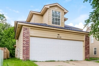 4830 Mistic Lake Dr in Memphis, TN - Building Photo - Building Photo