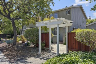 2071 Plymouth St in Mountain View, CA - Building Photo