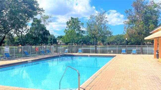 3690 N 56th Ave, Unit 902 in Hollywood, FL - Building Photo - Building Photo