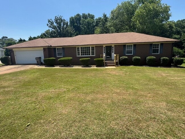 property at 103 W Greenwich Cir