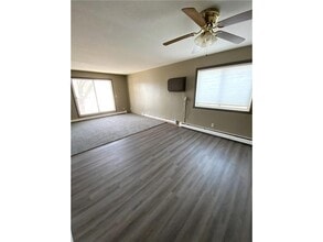 901 Pearl Ave in Marshall, MN - Building Photo - Building Photo