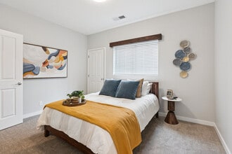 Raintree Apartments in Omaha, NE - Building Photo - Building Photo