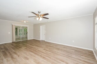 923 N Grove St in Eustis, FL - Foto de edificio - Building Photo