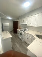 39 Redmond Ave in Bay Shore, NY - Building Photo - Building Photo