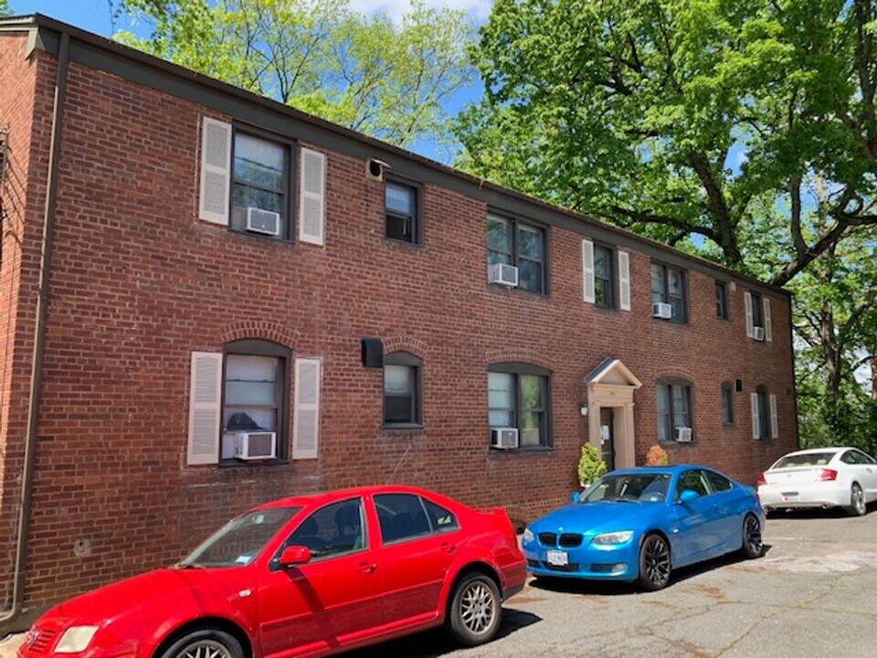 1230 N Quinn St in Arlington, VA - Foto de edificio
