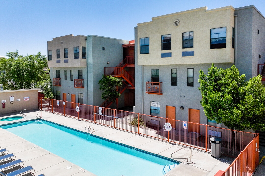 Villa de San Felipe in Albuquerque, NM - Foto de edificio