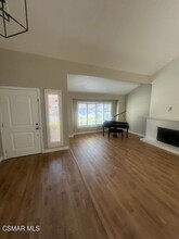 13719 Donnybrook Ln in Moorpark, CA - Building Photo - Building Photo